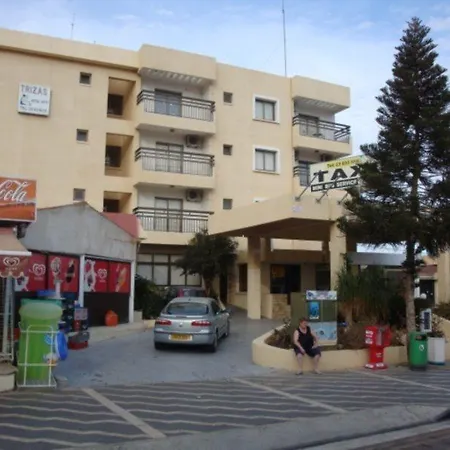 Trizas Hotel *